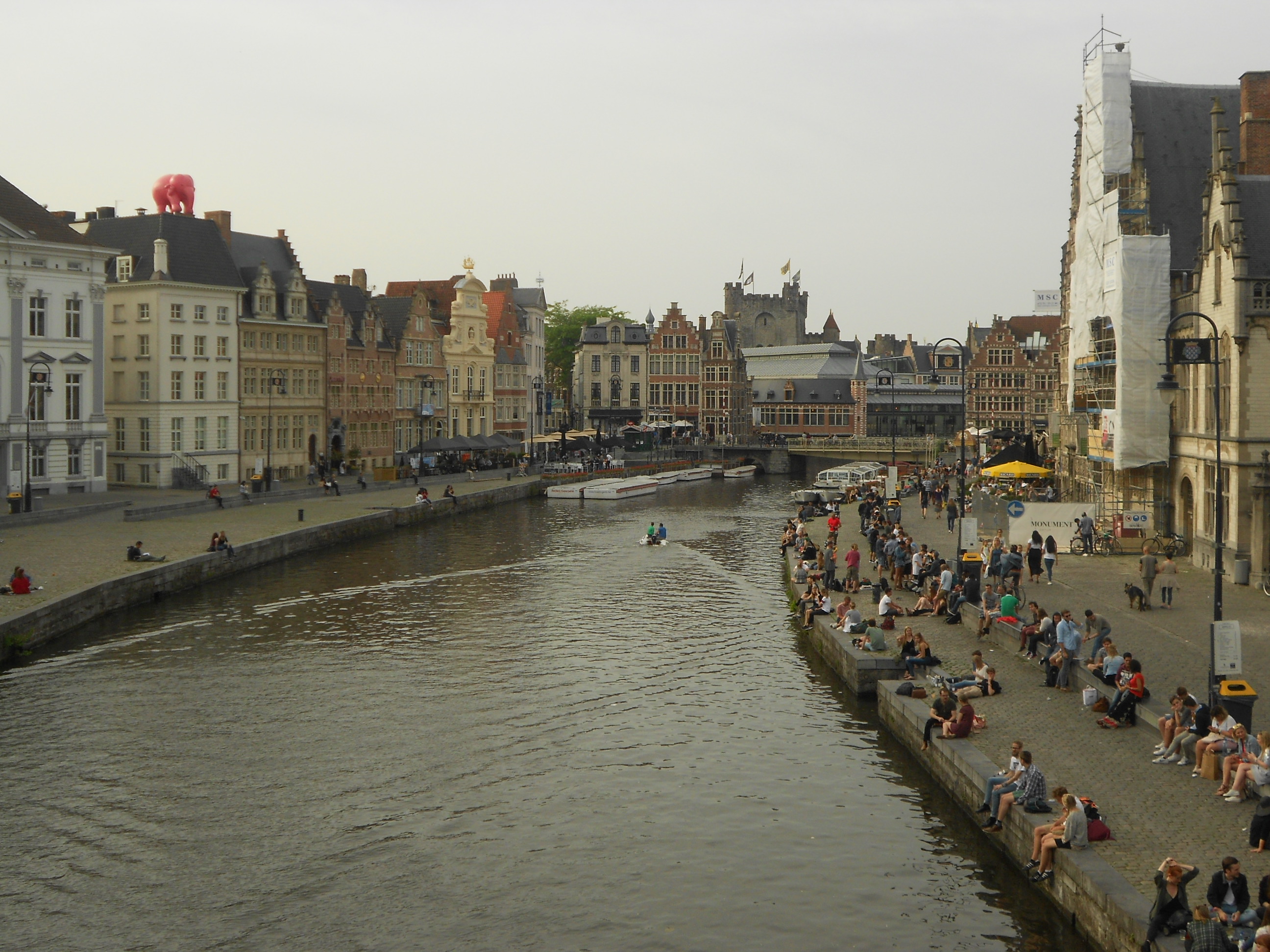 Just chill beside the Graslei