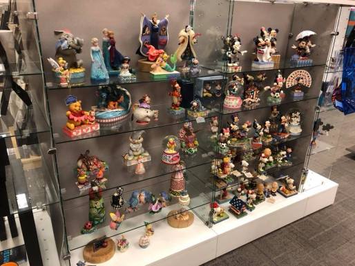 The world's largest producer of greeting cards and holiday knick-knacks.  Hallmark's visitor center tells the story of the giant's humble beginning.