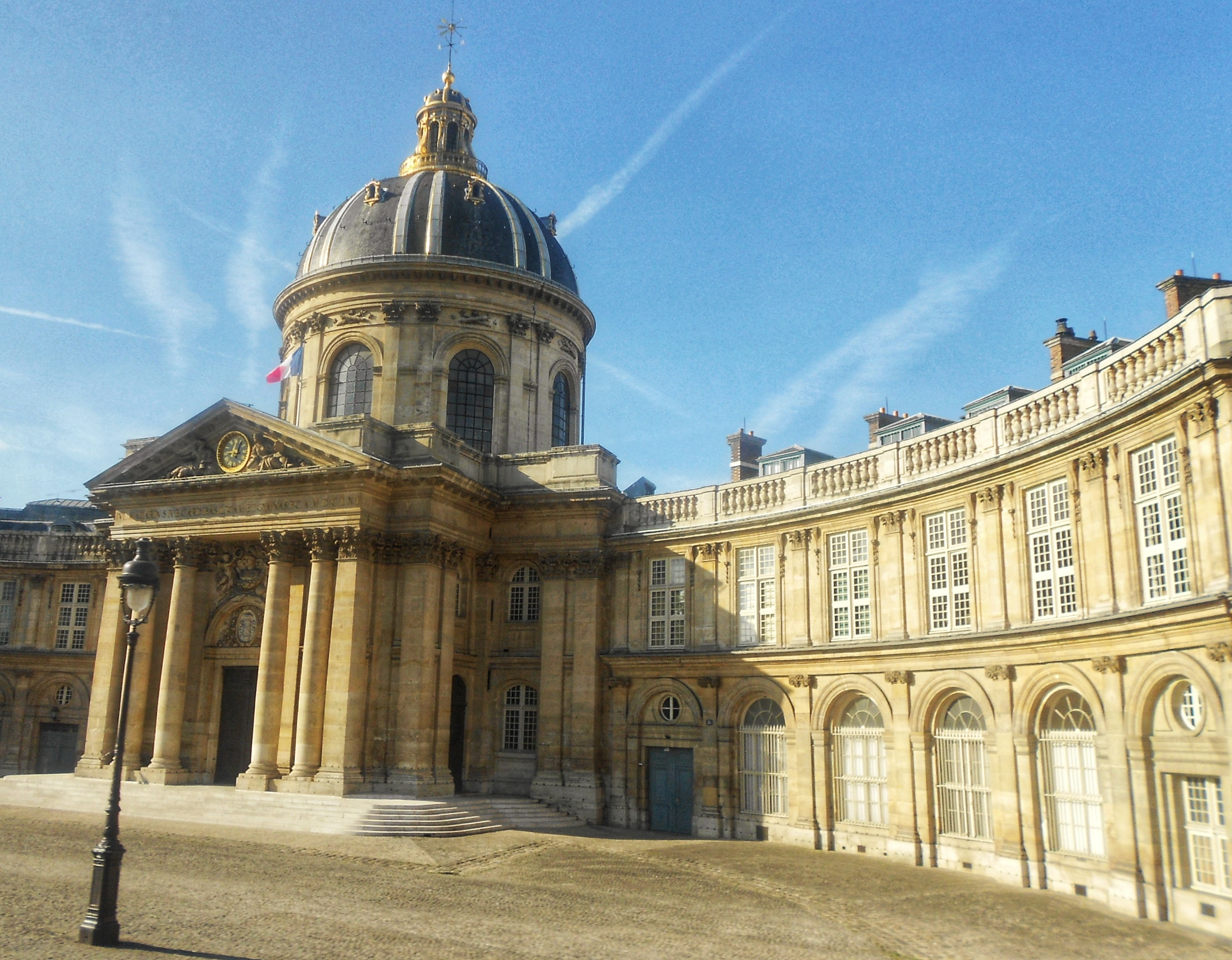 Bus view paris building