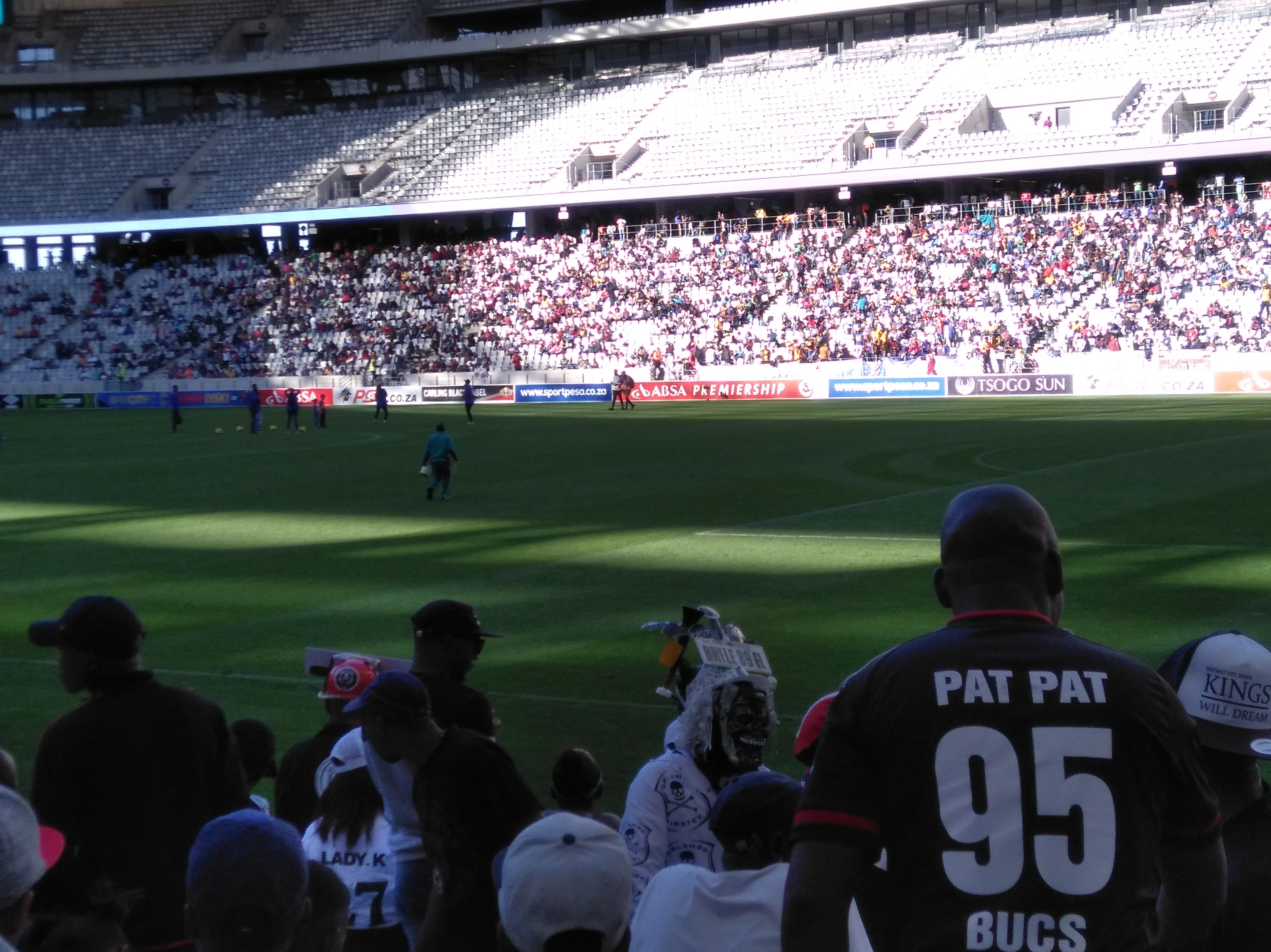 Soccer fans at Cape Town Stadium 